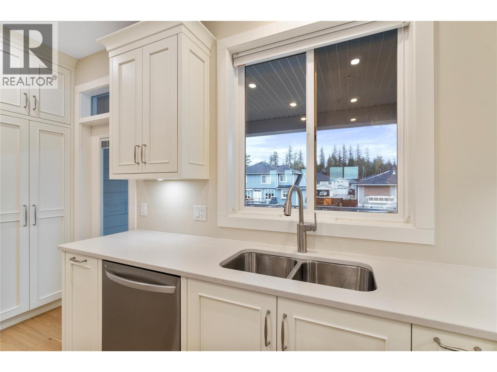 2251 14 Avenue Se Property Photo 20