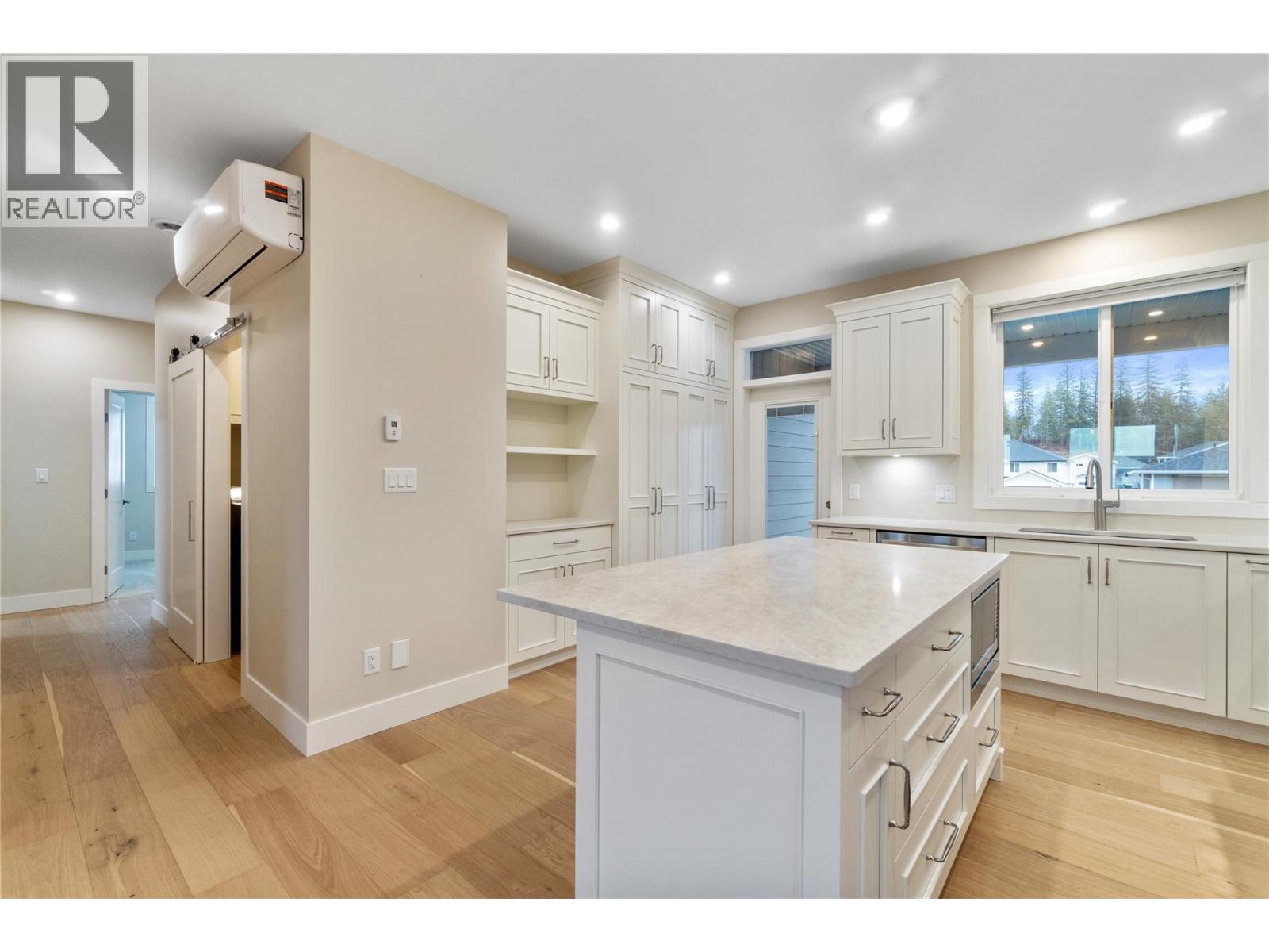 2251 14 Avenue Se Property Photo 21