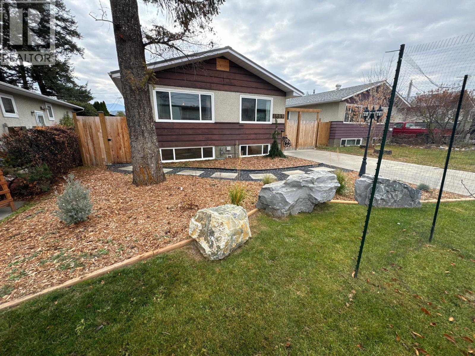 1909 2ND Street S Property Photo 1