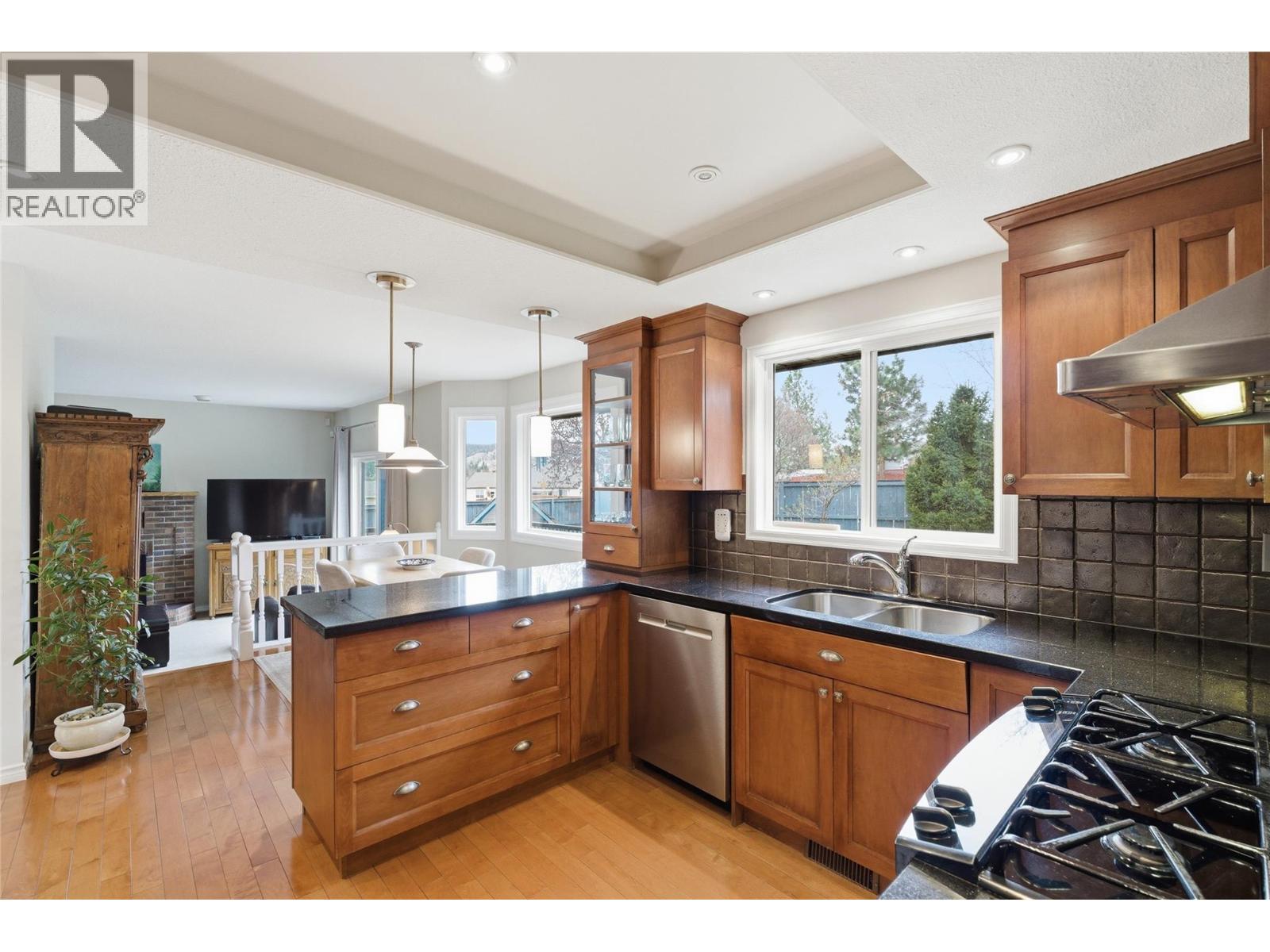413 Robson Drive Property Photo 12