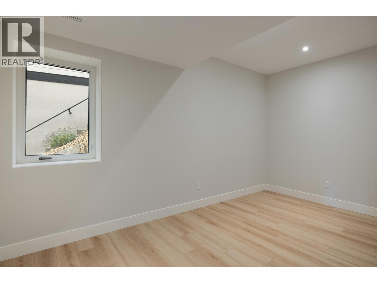 8828 Oxford Road Property Photo 45