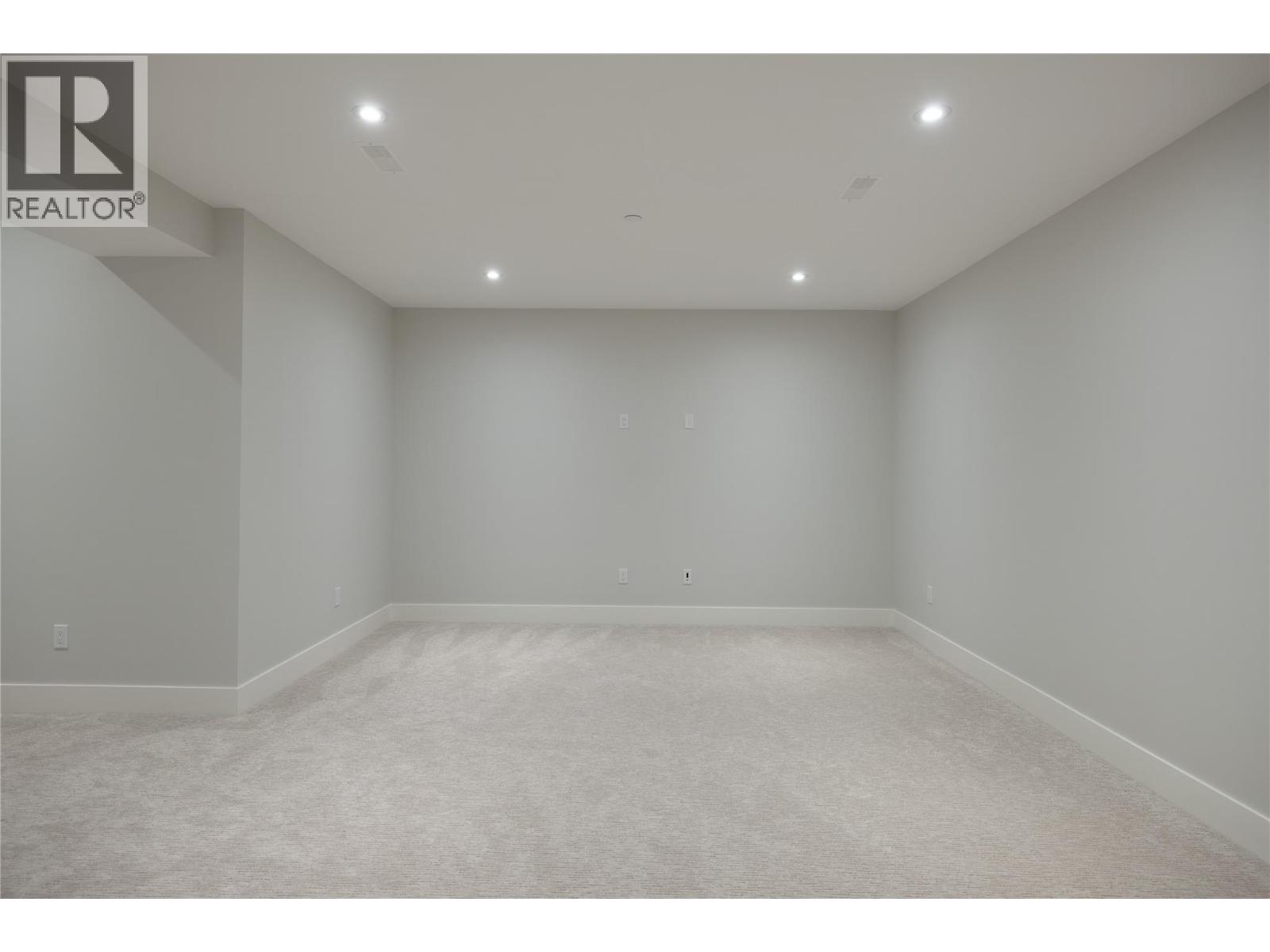 8828 Oxford Road Property Photo 47