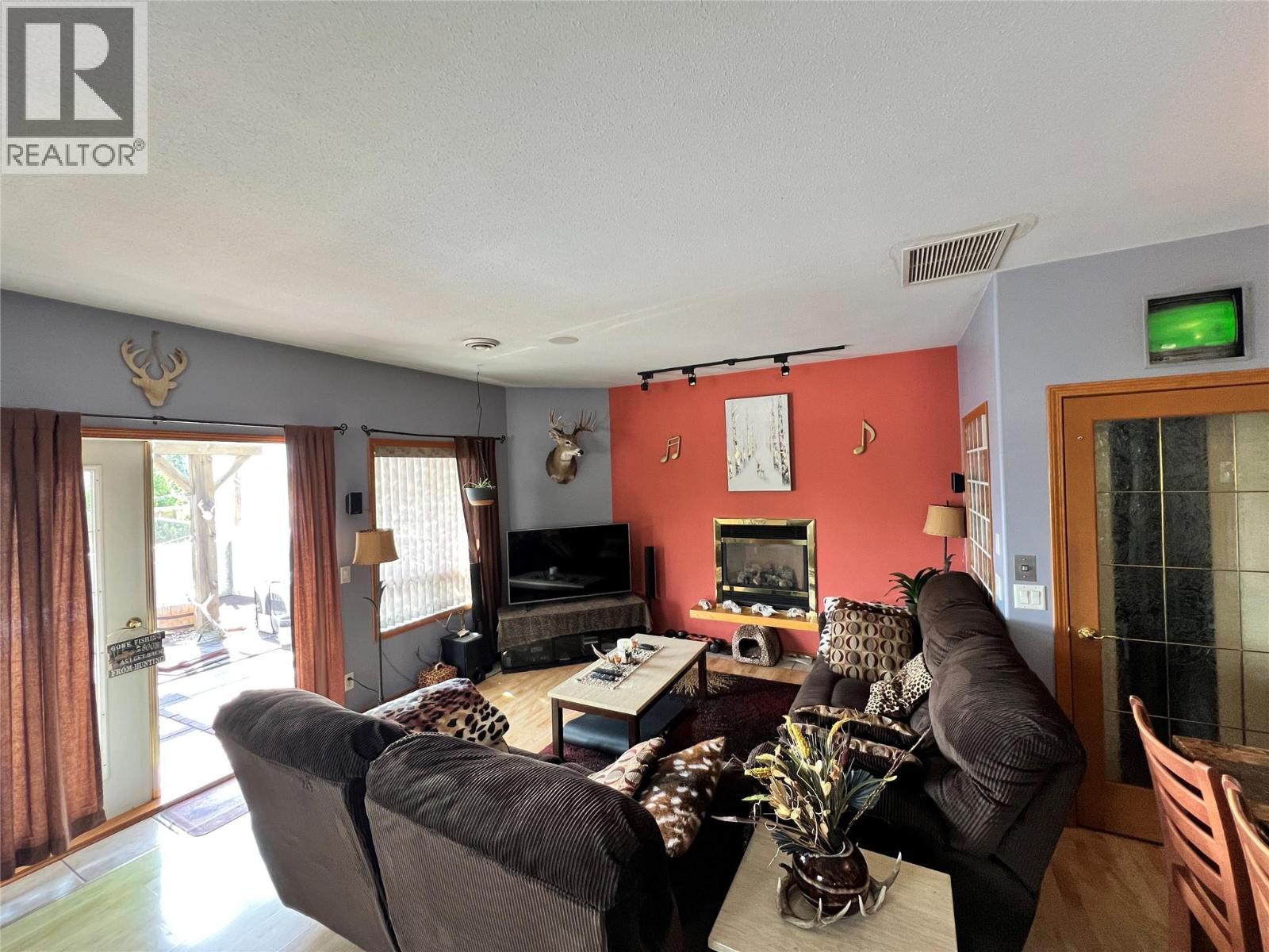 2595 Skaha Lake Road Property Photo 12