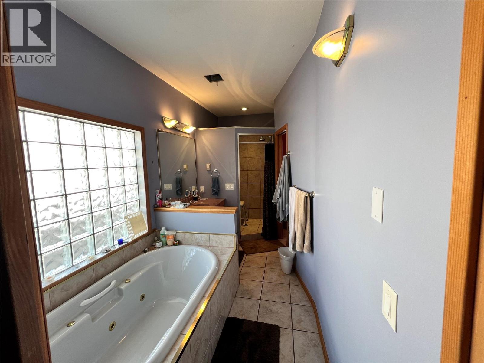 2595 Skaha Lake Road Property Photo 16