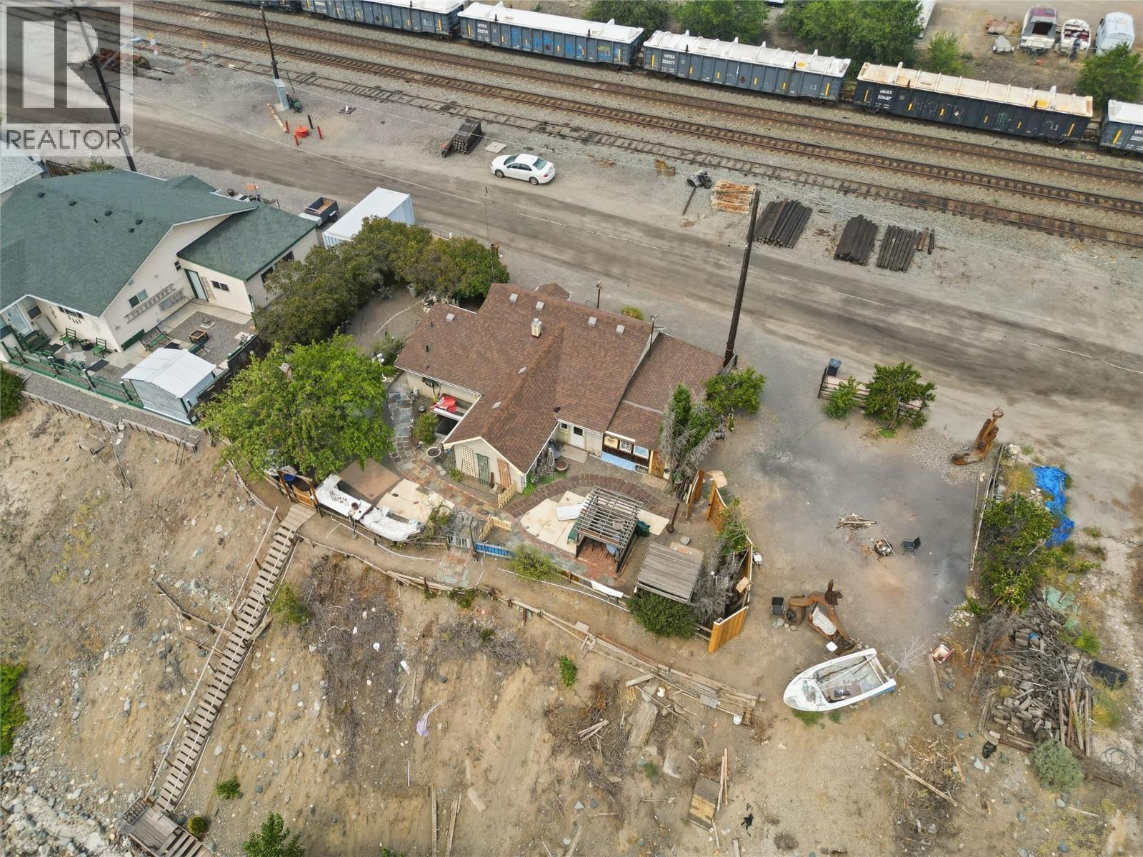201 Cnr Right Of Way Property Photo 5