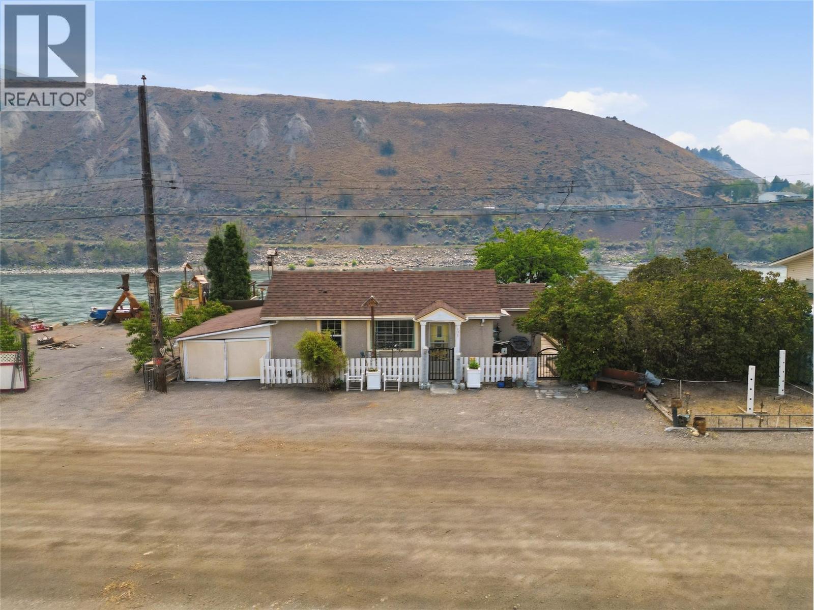 201 Cnr Right Of Way Property Photo 9