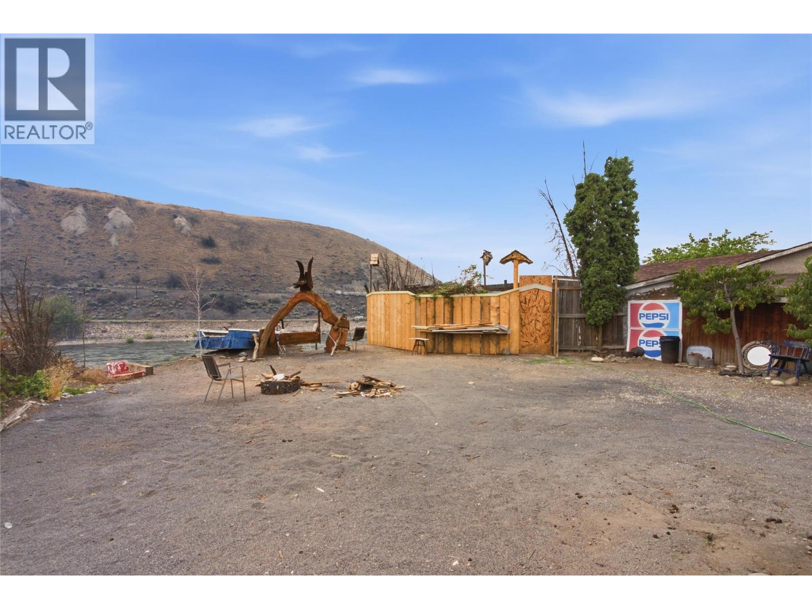201 Cnr Right Of Way Property Photo 14