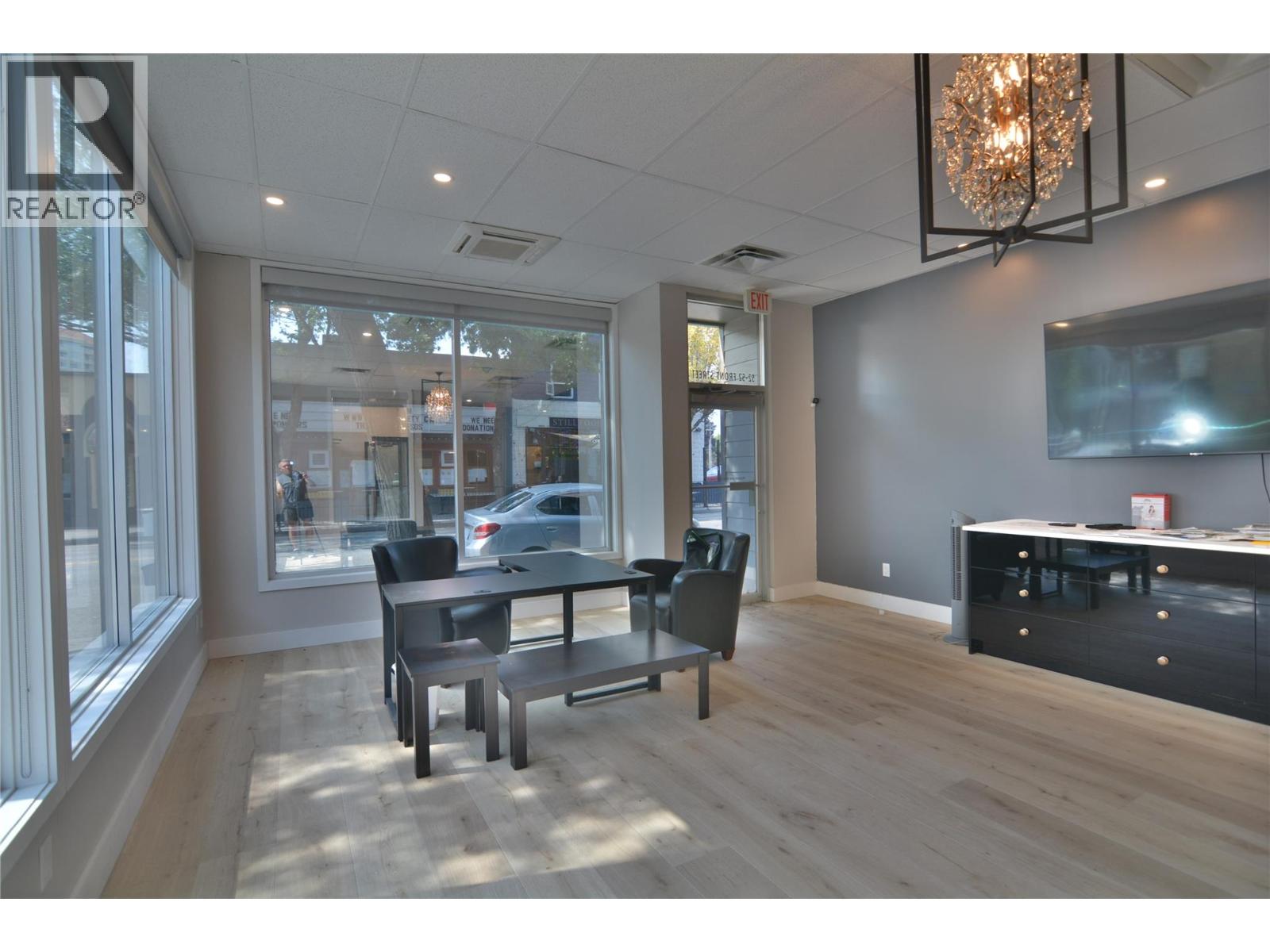 52 Front Street Property Photo 4