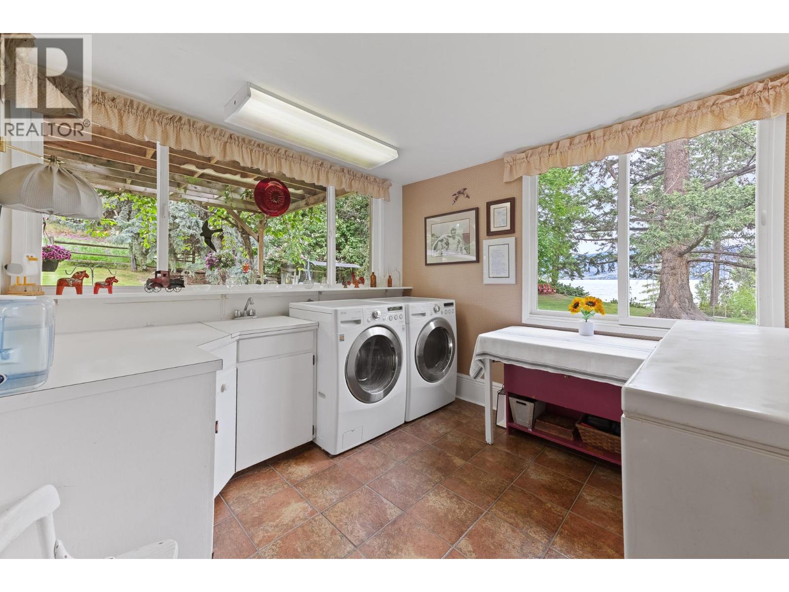 4852-4858 Lakeshore Road Property Photo 15