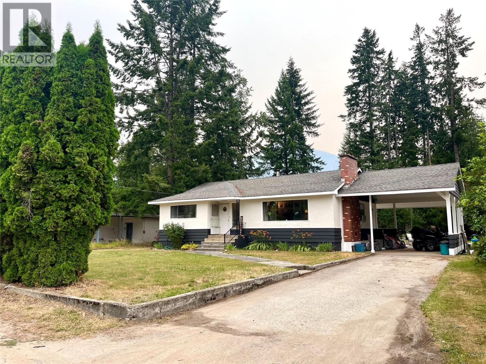 807 23 Highway N Property Photo 1