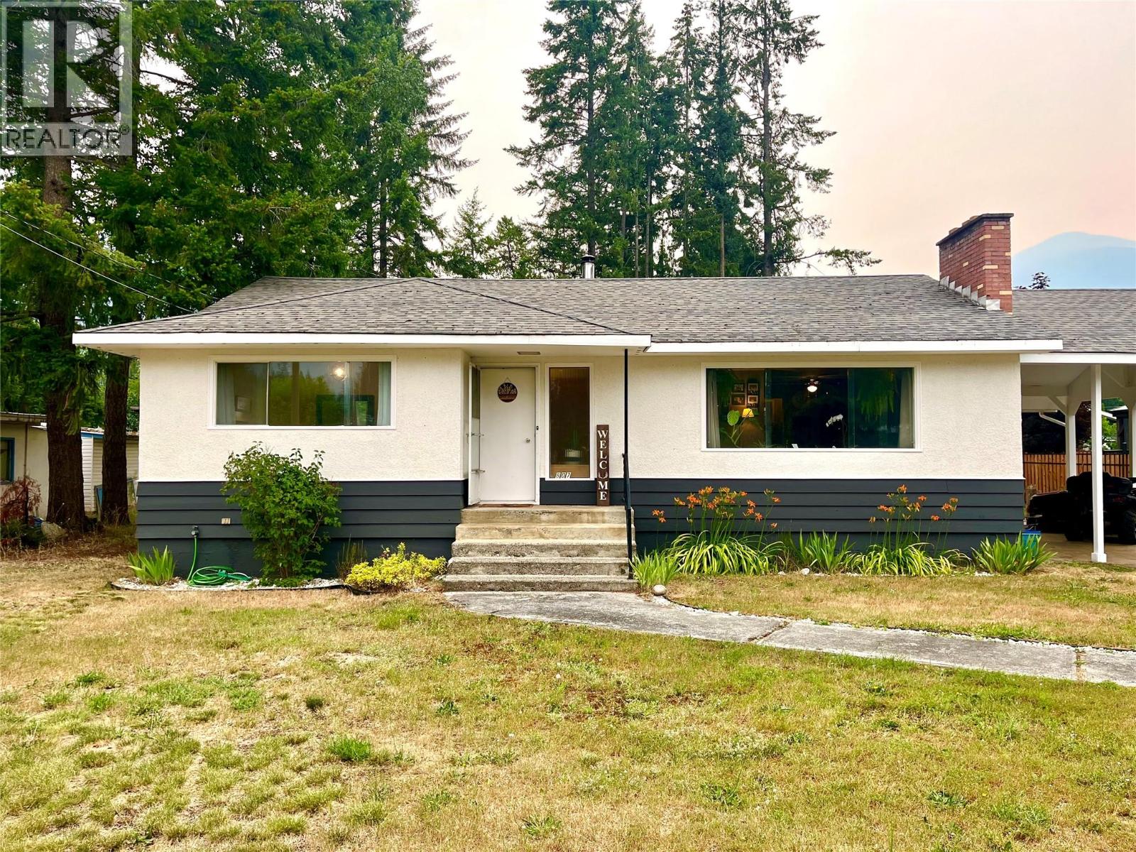 807 23 Highway N Property Photo 2