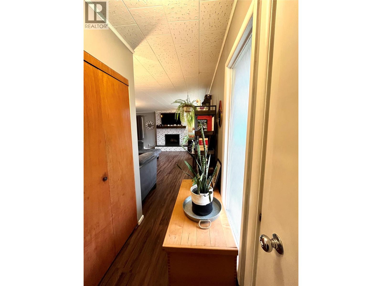 807 23 Highway N Property Photo 6
