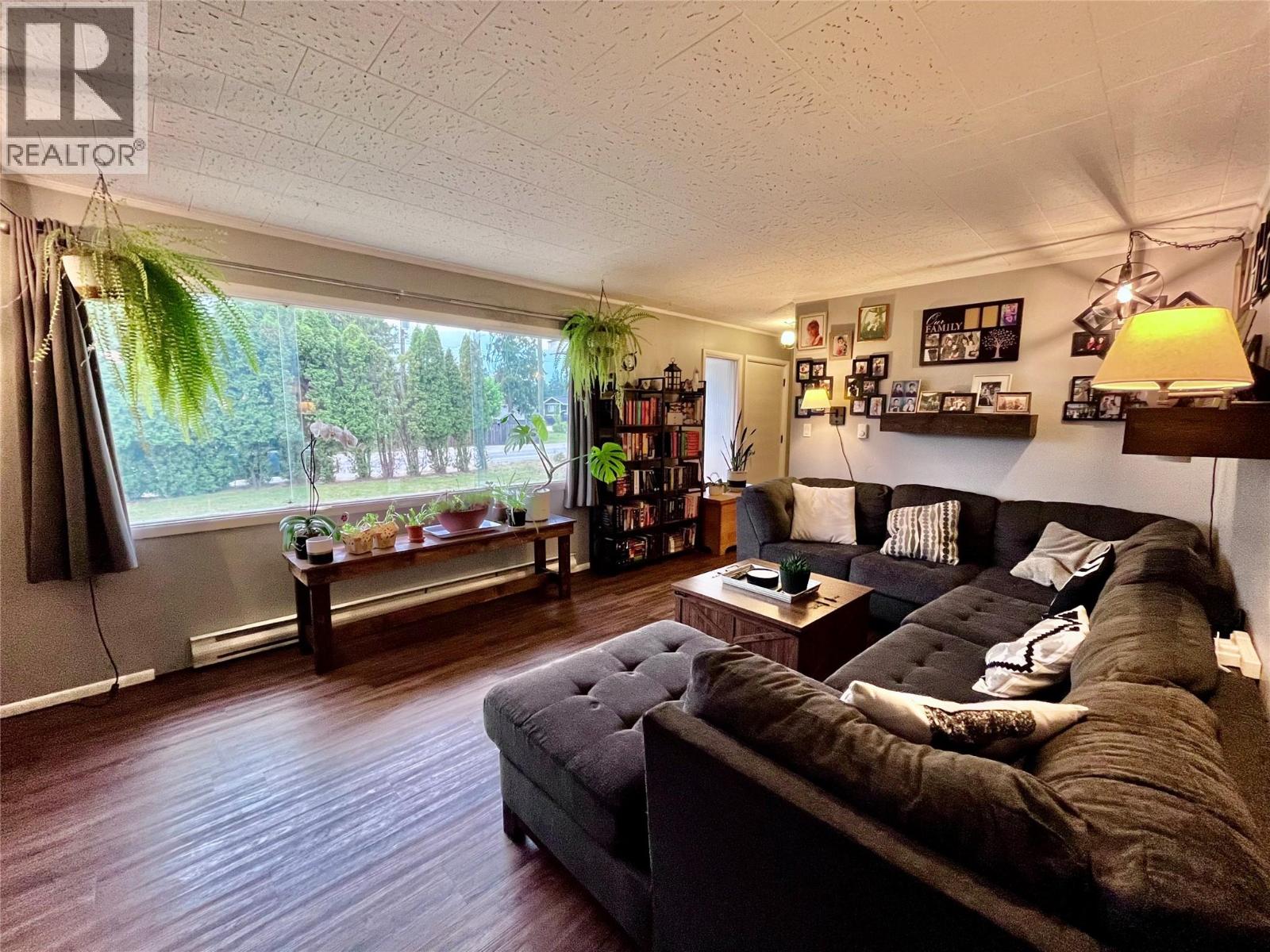 807 23 Highway N Property Photo 9