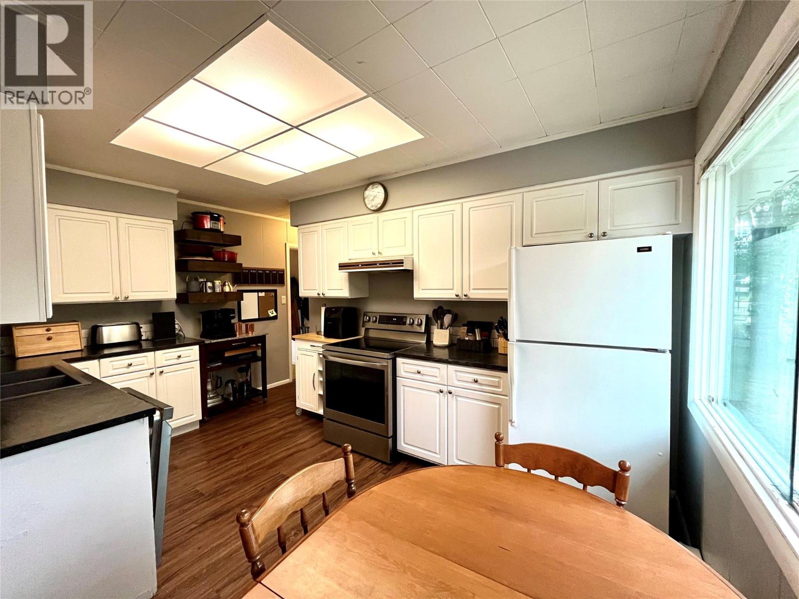 807 23 Highway N Property Photo 10