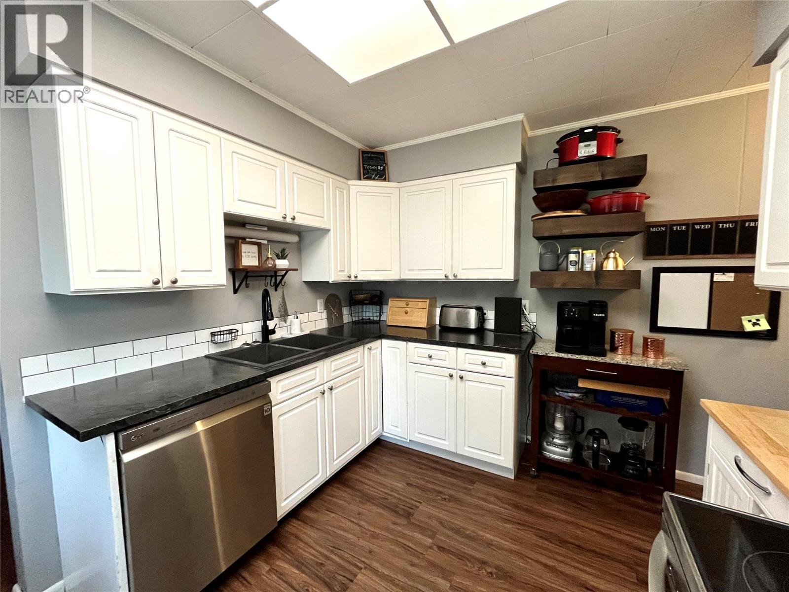807 23 Highway N Property Photo 11