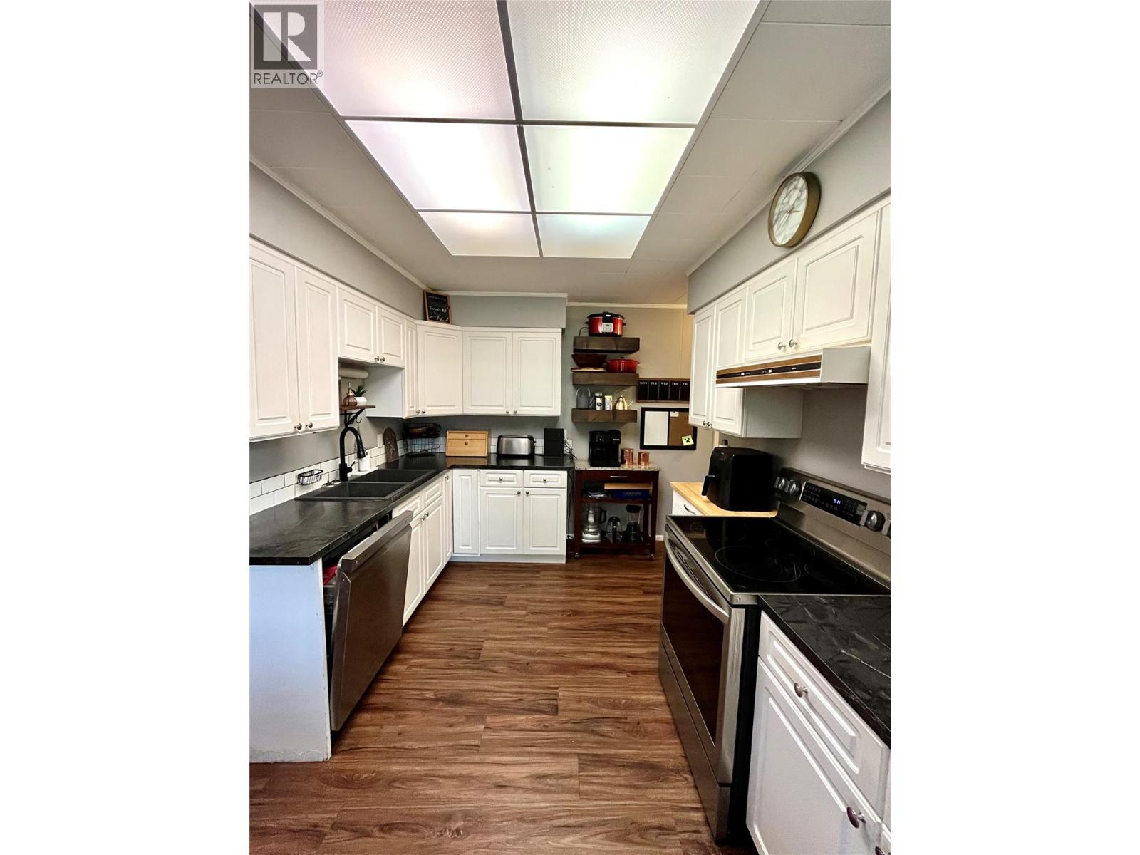 807 23 Highway N Property Photo 12
