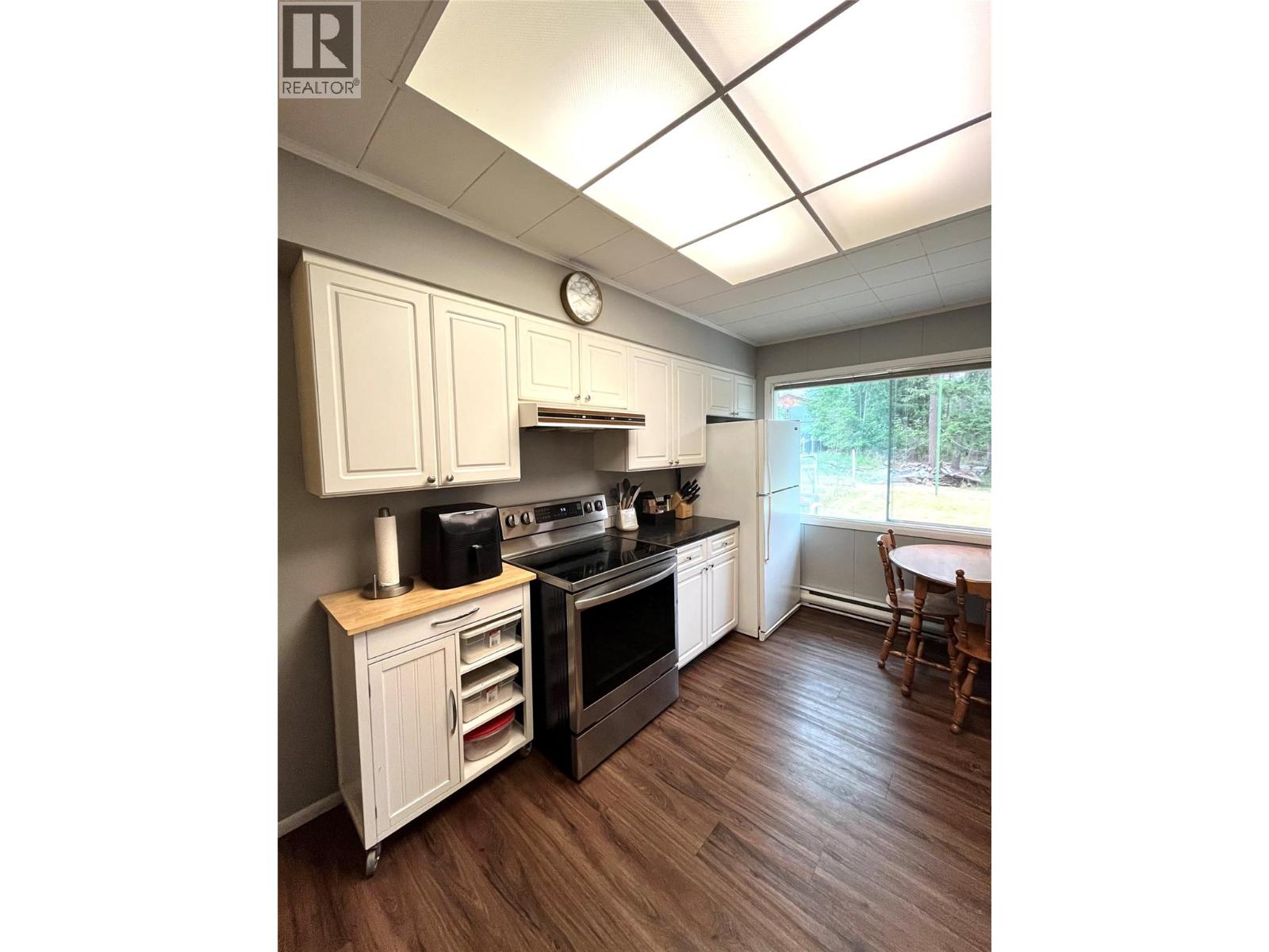 807 23 Highway N Property Photo 13