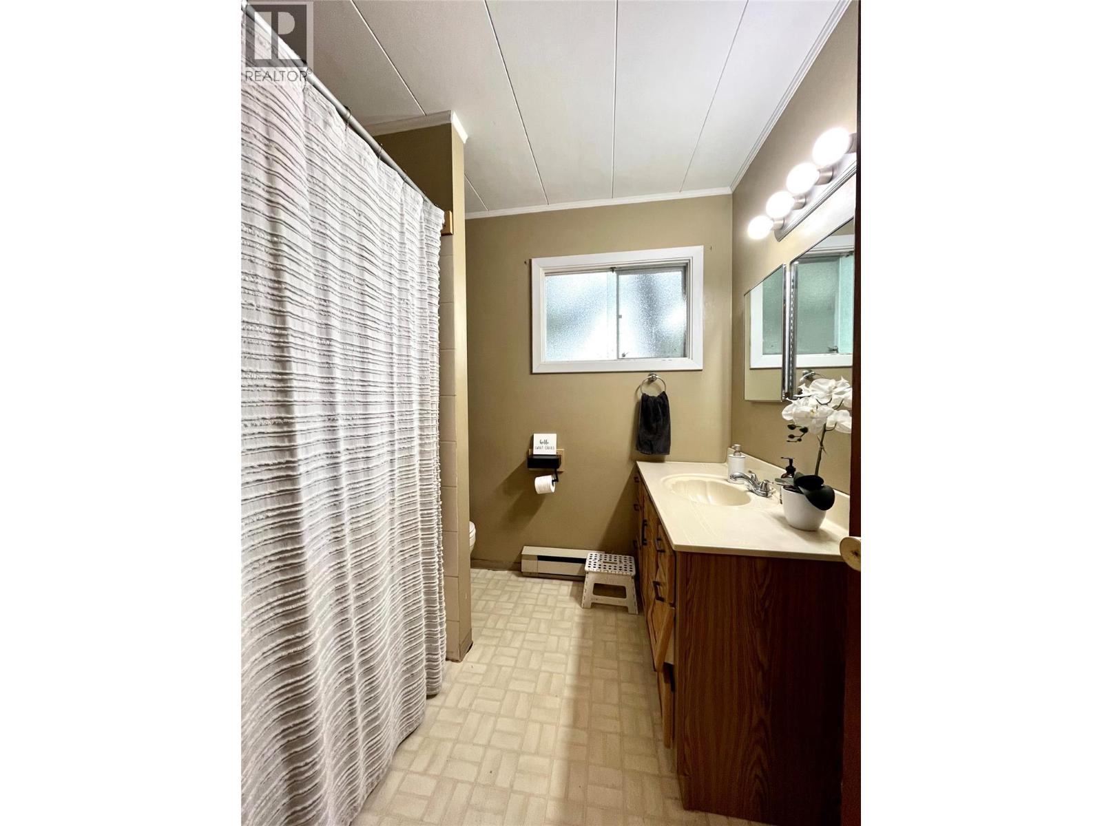 807 23 Highway N Property Photo 17