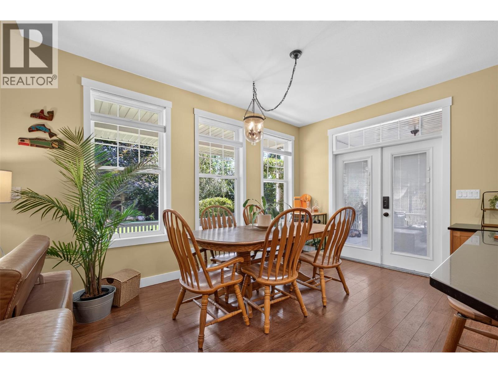 7272 Dunwaters Road Property Photo 8