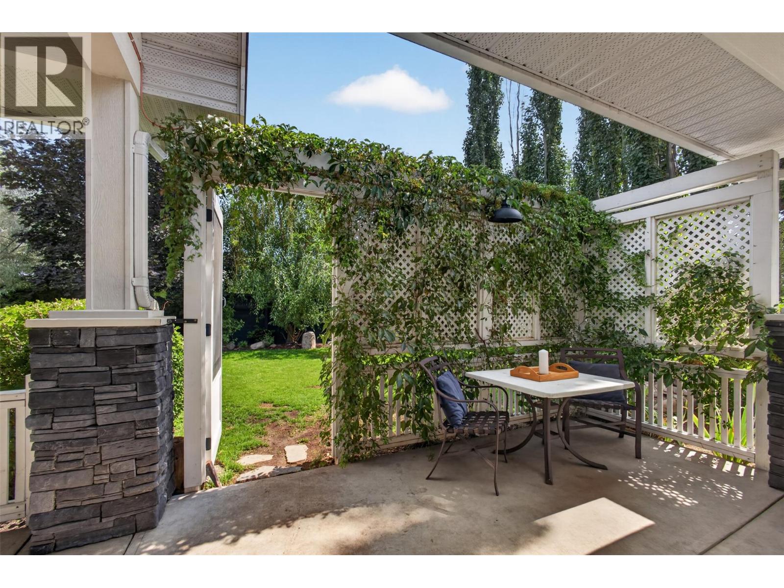 7272 Dunwaters Road Property Photo 10