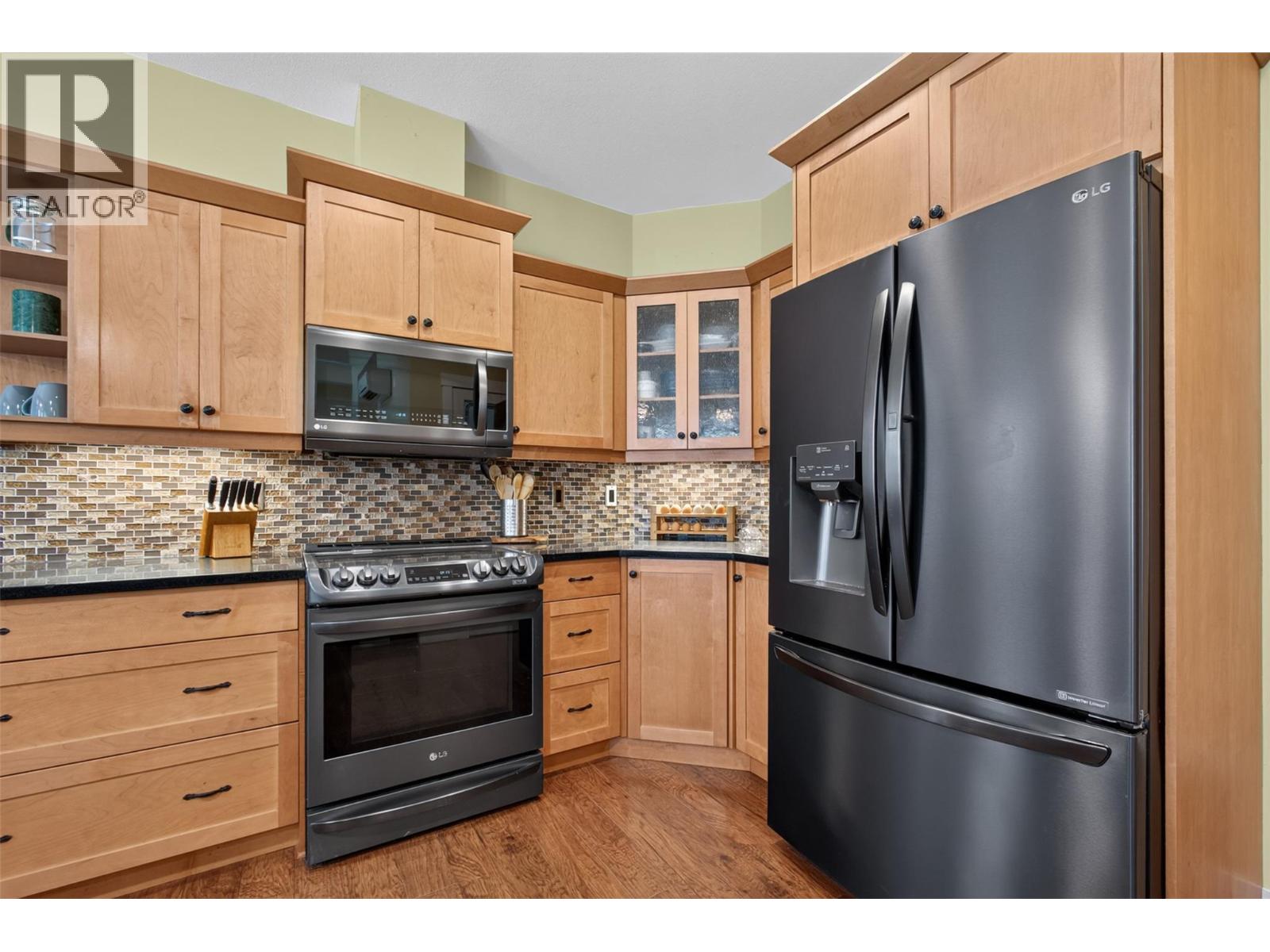 7272 Dunwaters Road Property Photo 21