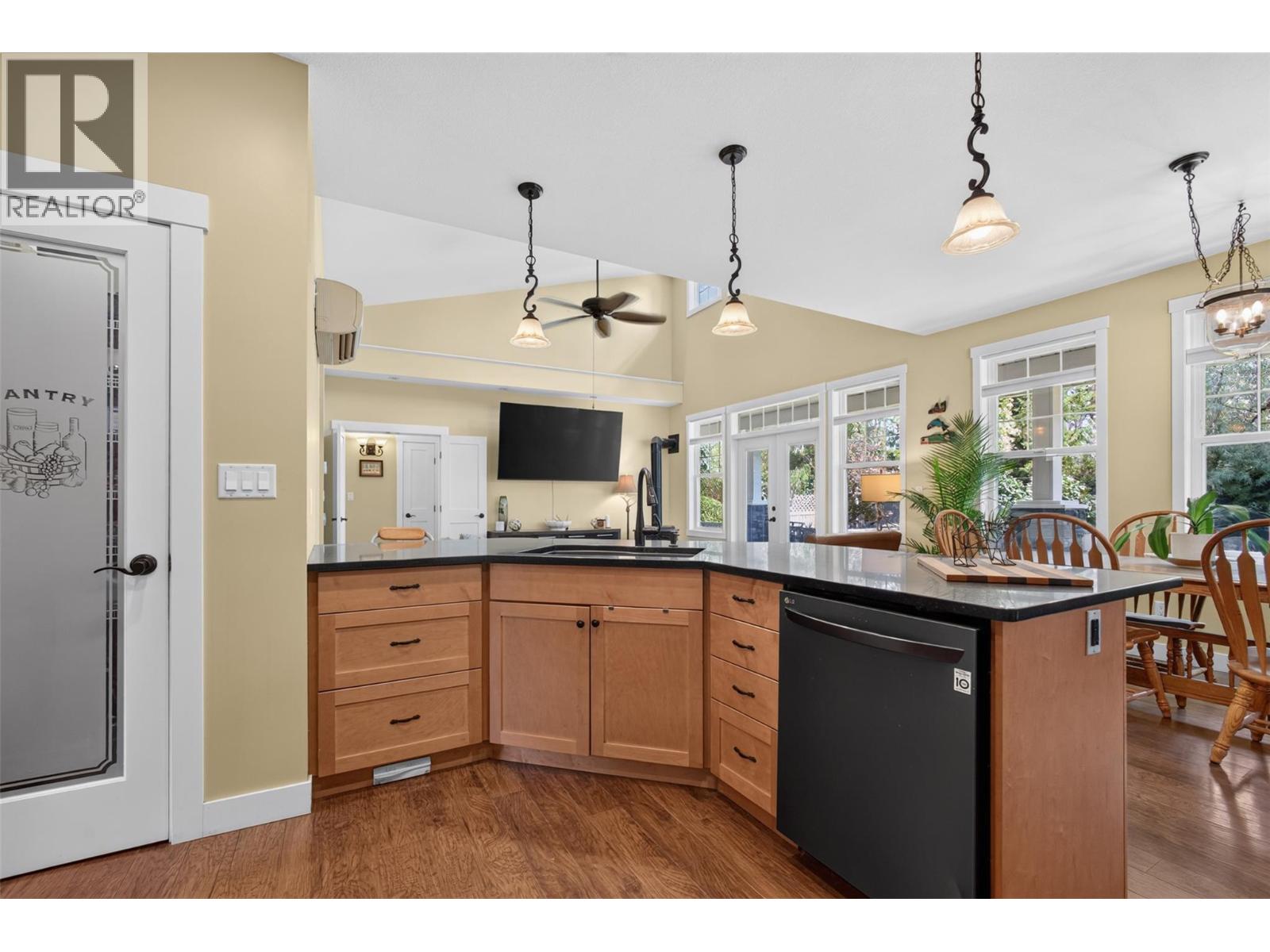 7272 Dunwaters Road Property Photo 35