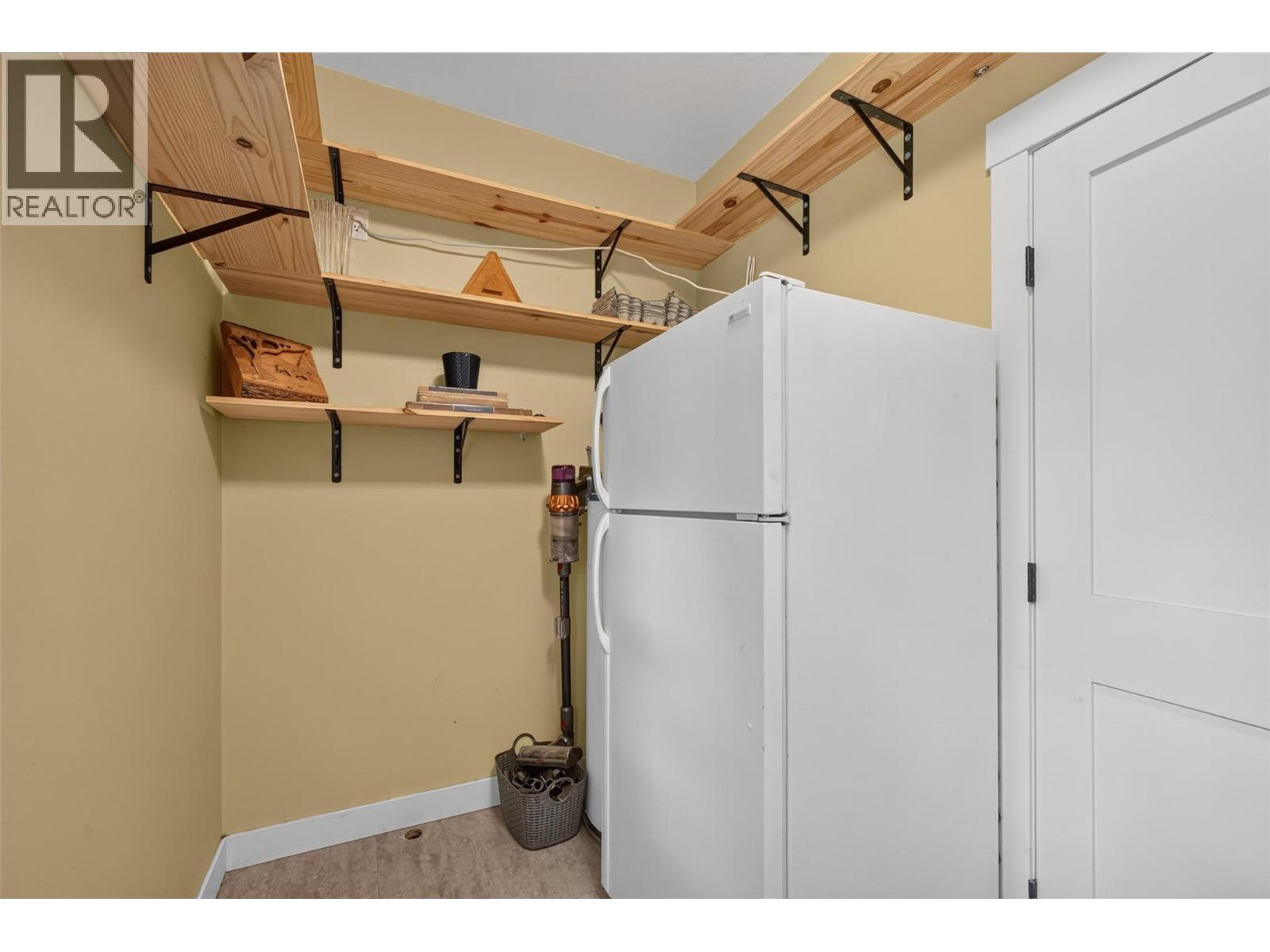 7272 Dunwaters Road Property Photo 38