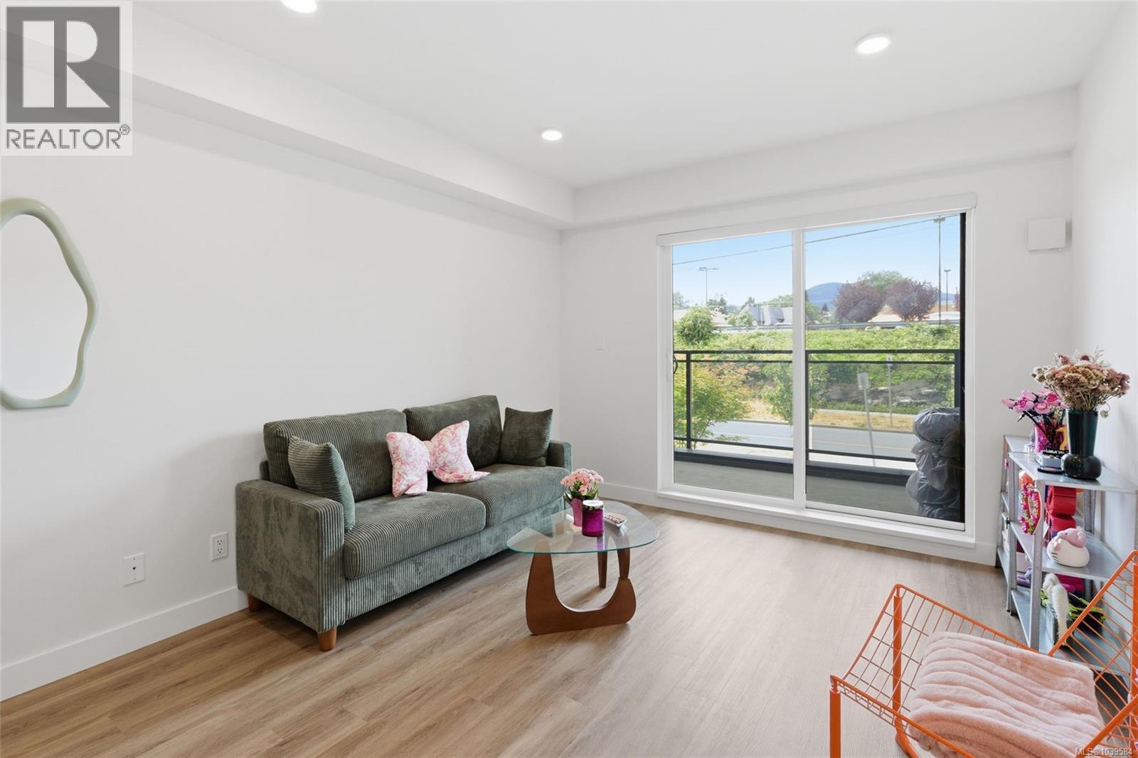 202 135 Haliburton St Property Photo 1