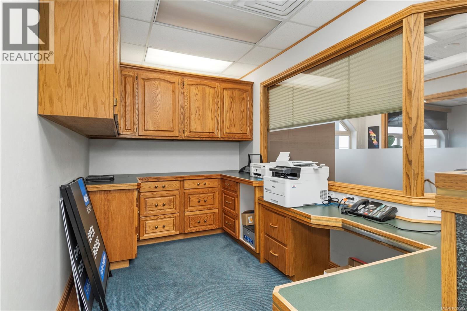 303 871 Island Hwy Property Photo 8