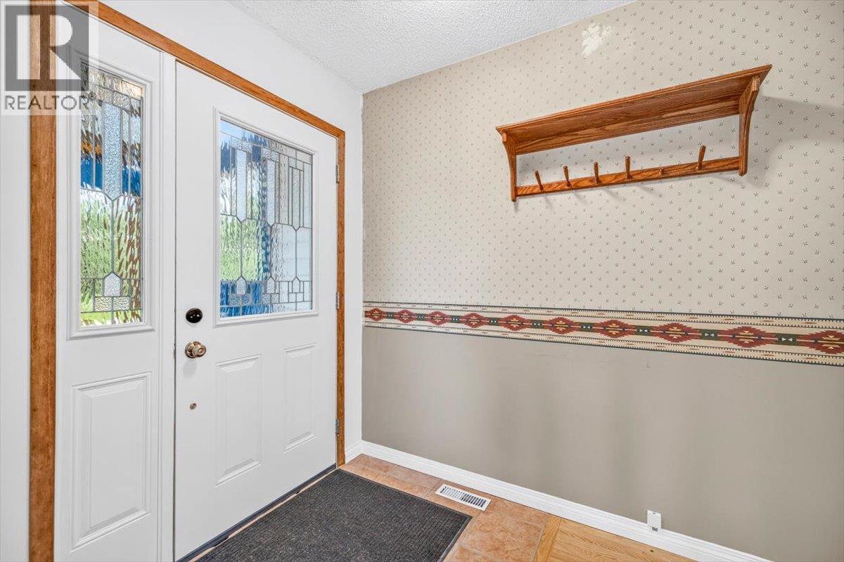 9878 Victoria Street Property Photo 7