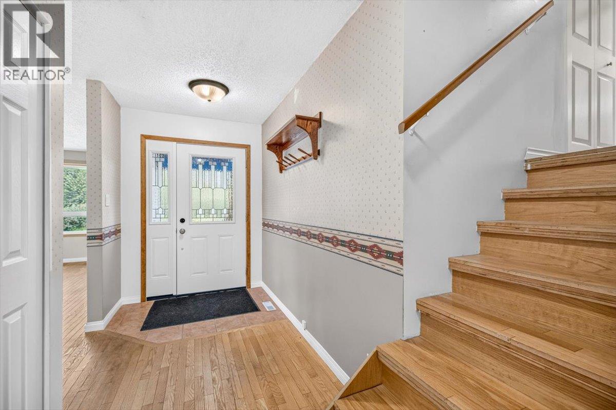 9878 Victoria Street Property Photo 8