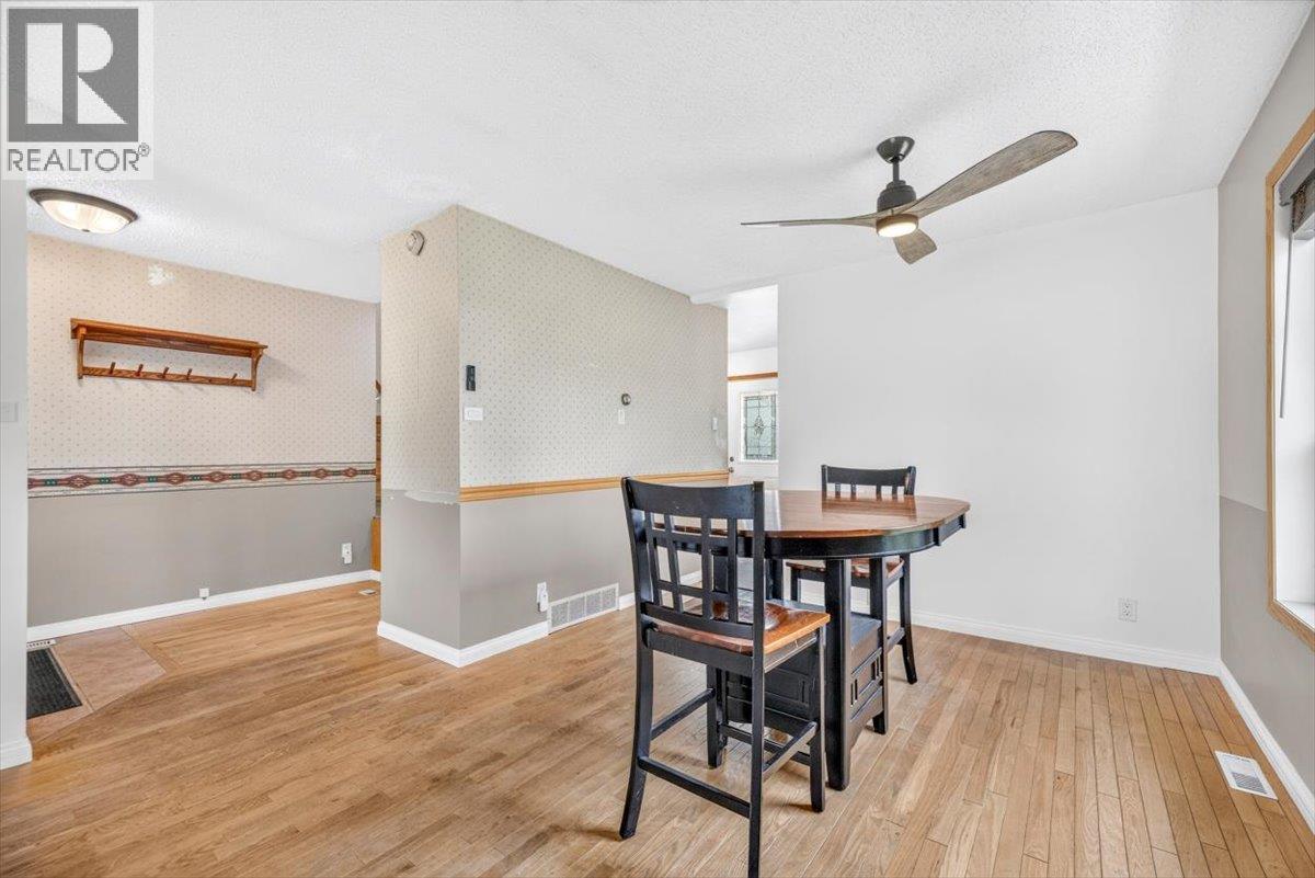 9878 Victoria Street Property Photo 15