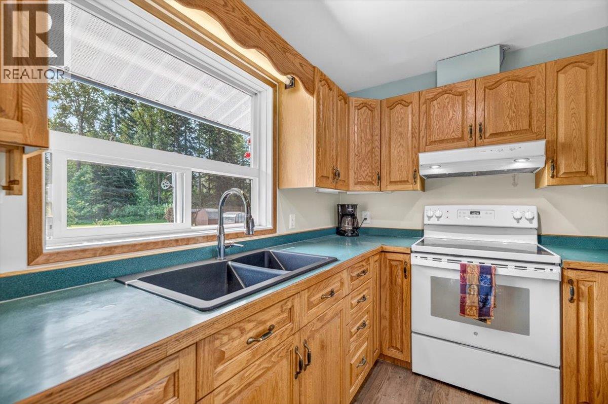 9878 Victoria Street Property Photo 17