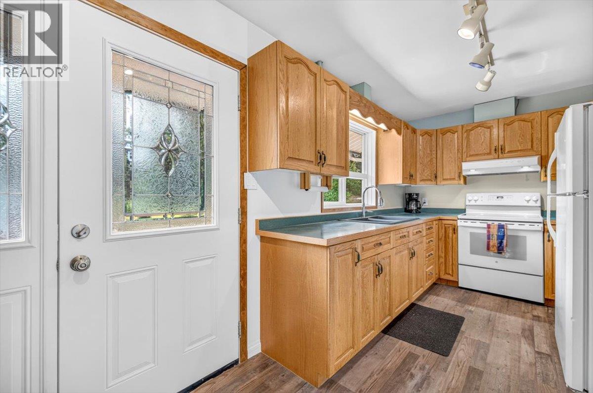 9878 Victoria Street Property Photo 20