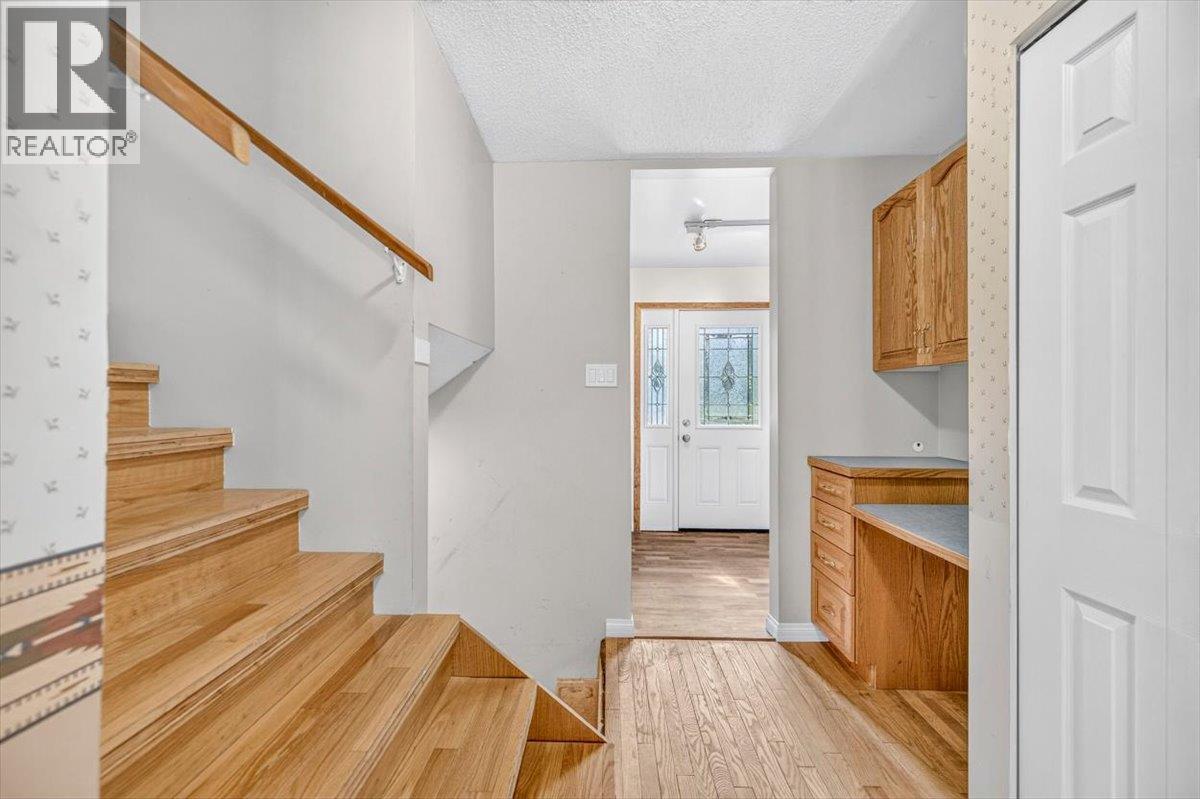 9878 Victoria Street Property Photo 26