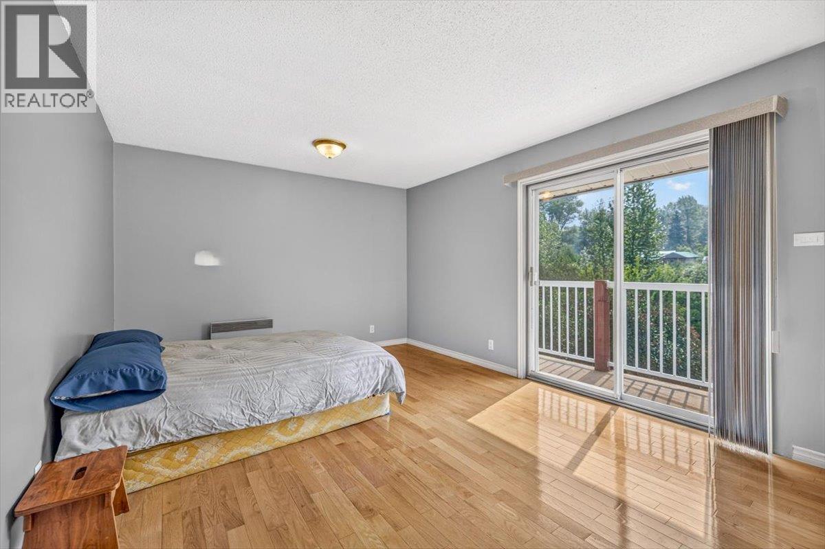 9878 Victoria Street Property Photo 27