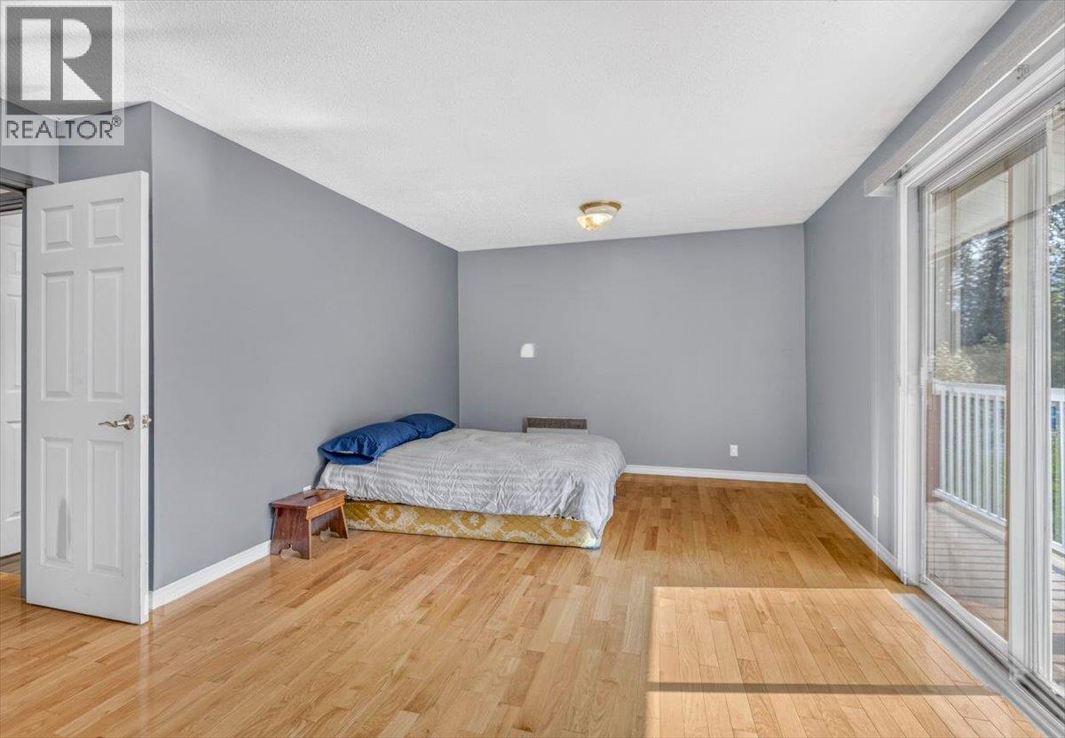 9878 Victoria Street Property Photo 28