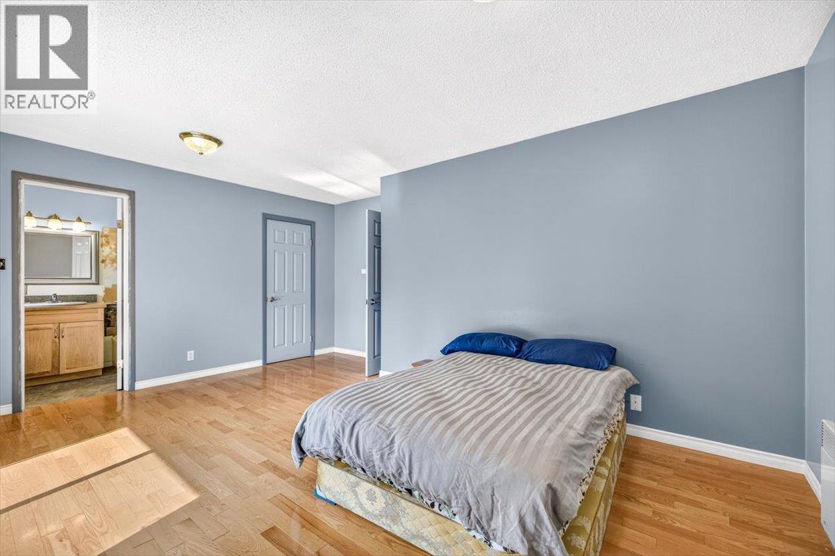 9878 Victoria Street Property Photo 29