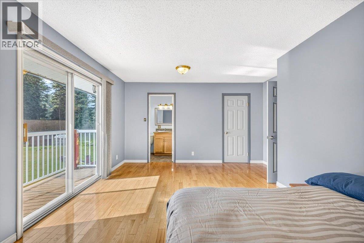 9878 Victoria Street Property Photo 30