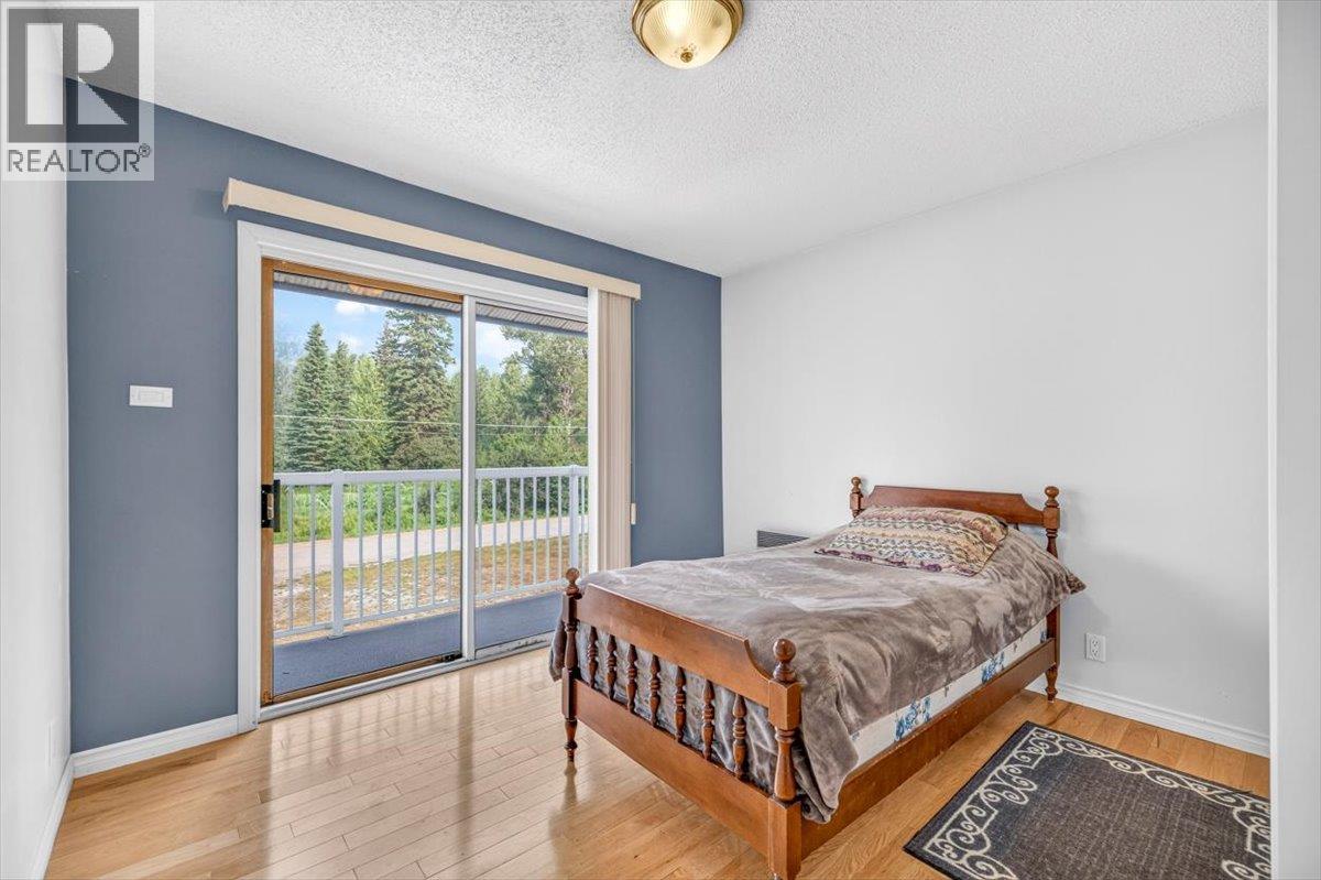 9878 Victoria Street Property Photo 34