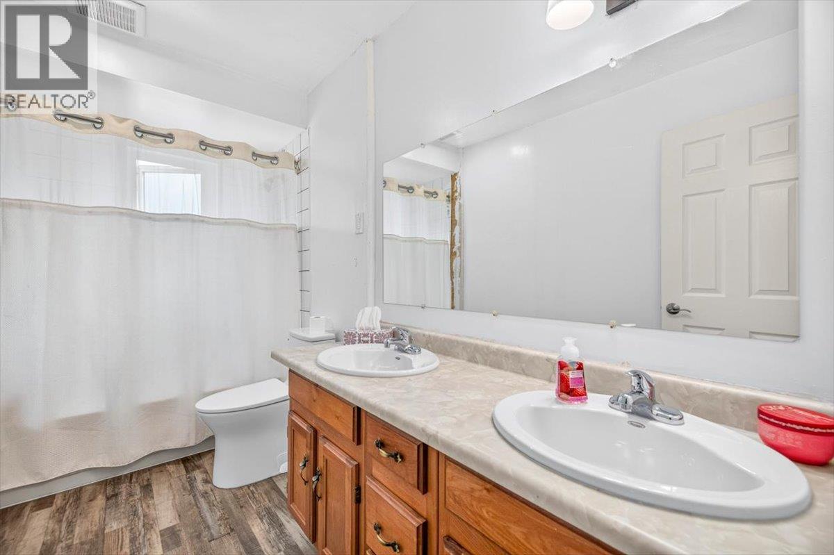 9878 Victoria Street Property Photo 39