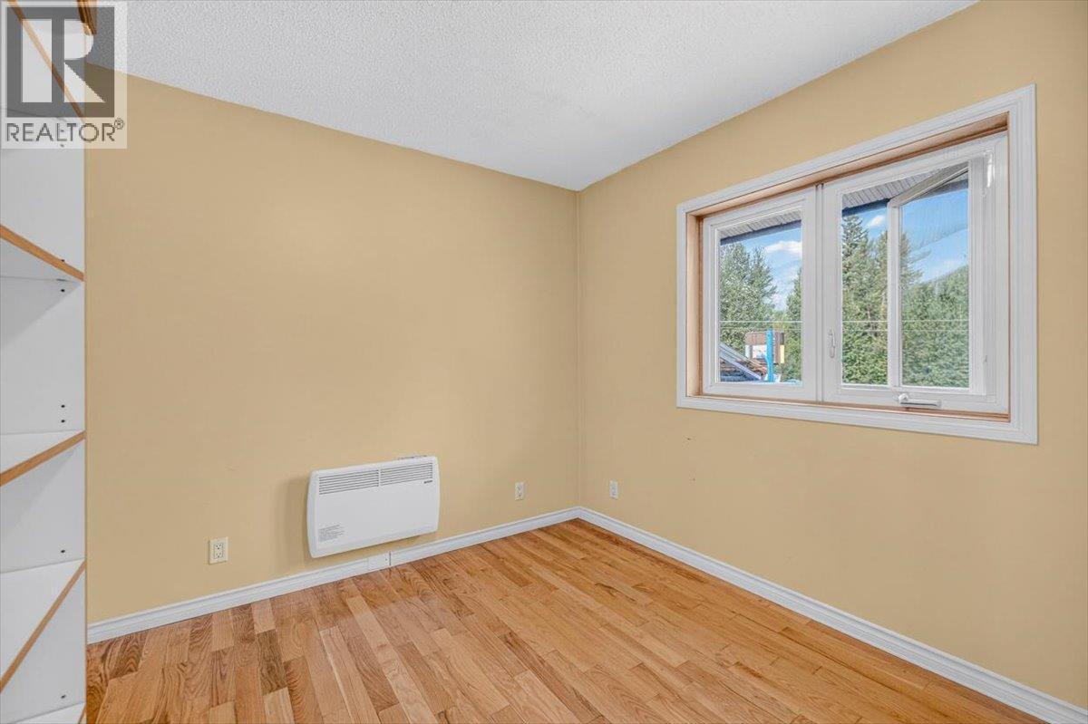 9878 Victoria Street Property Photo 40