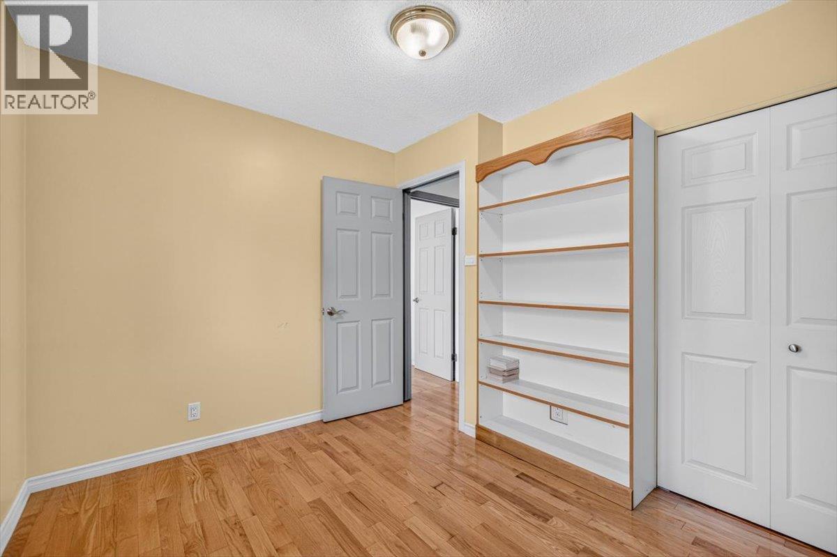 9878 Victoria Street Property Photo 41