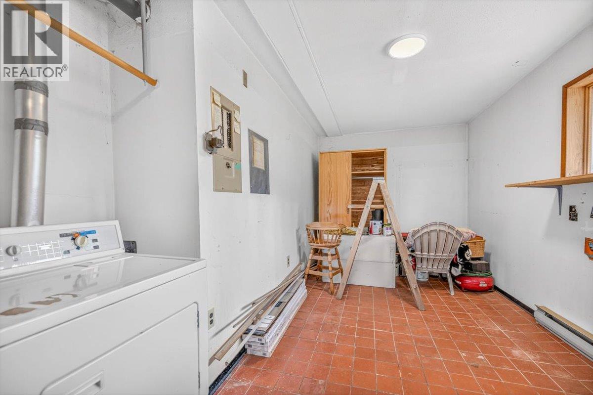 9878 Victoria Street Property Photo 43