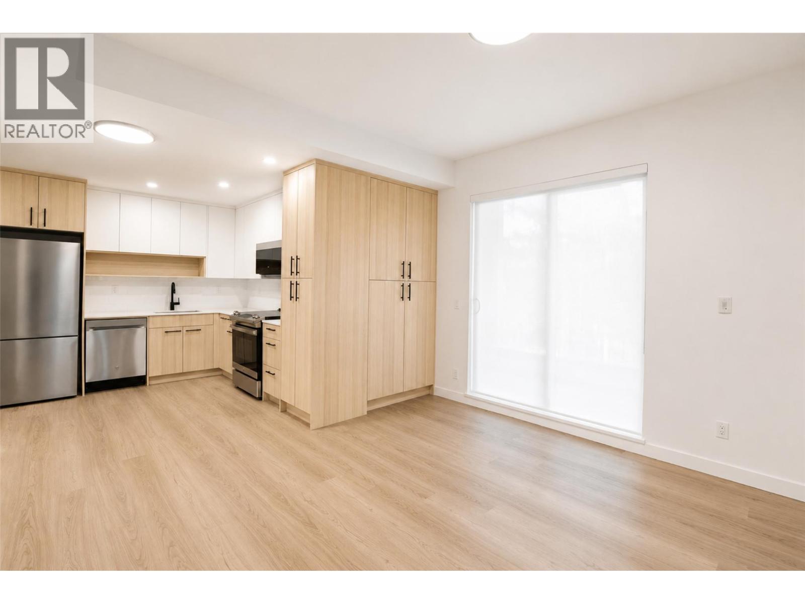1380 Pridham Avenue Unit# 201 Property Photo 1