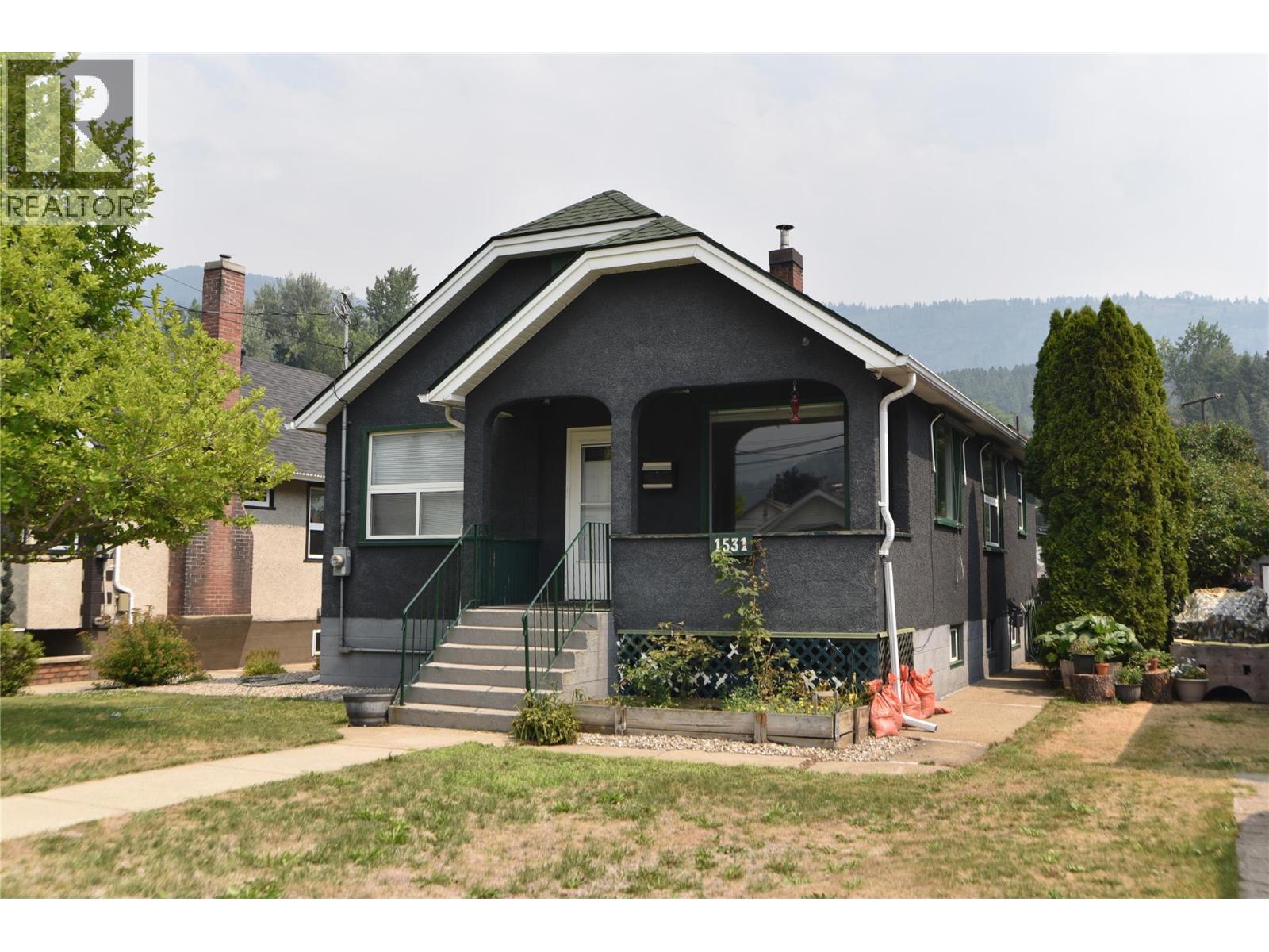 1531 Fourth Avenue Property Photo 2