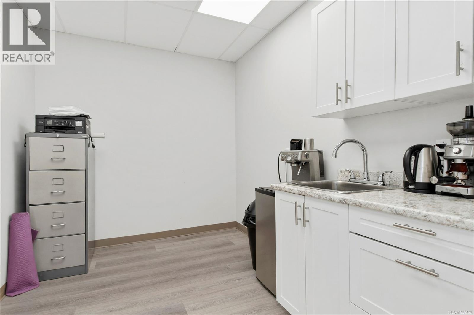304 871 Island Hwy Property Photo 16