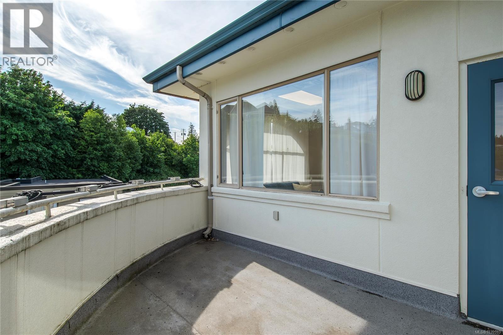 304 871 Island Hwy Property Photo 18