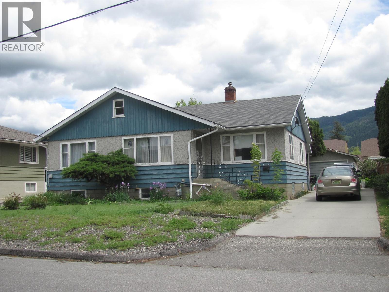 4309 22 Street Property Photo 2