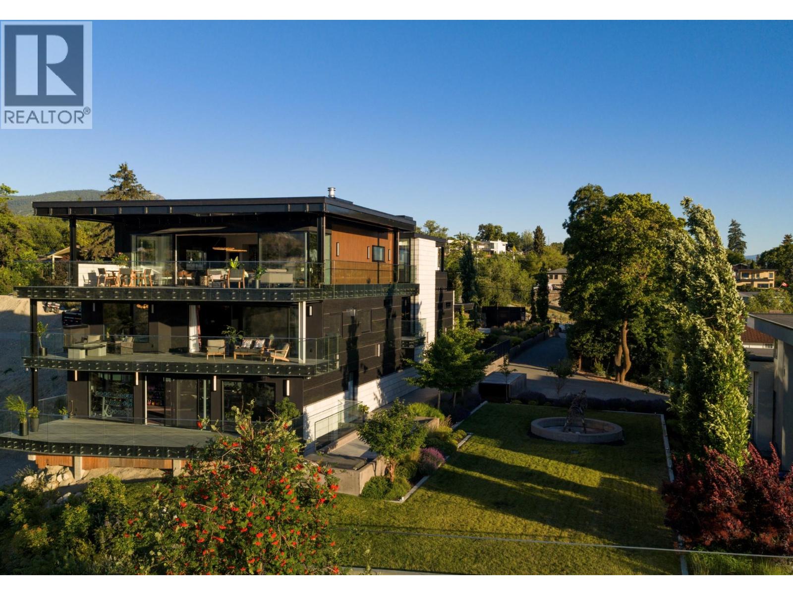 581 & 571 Vancouver Avenue Property Photo 1